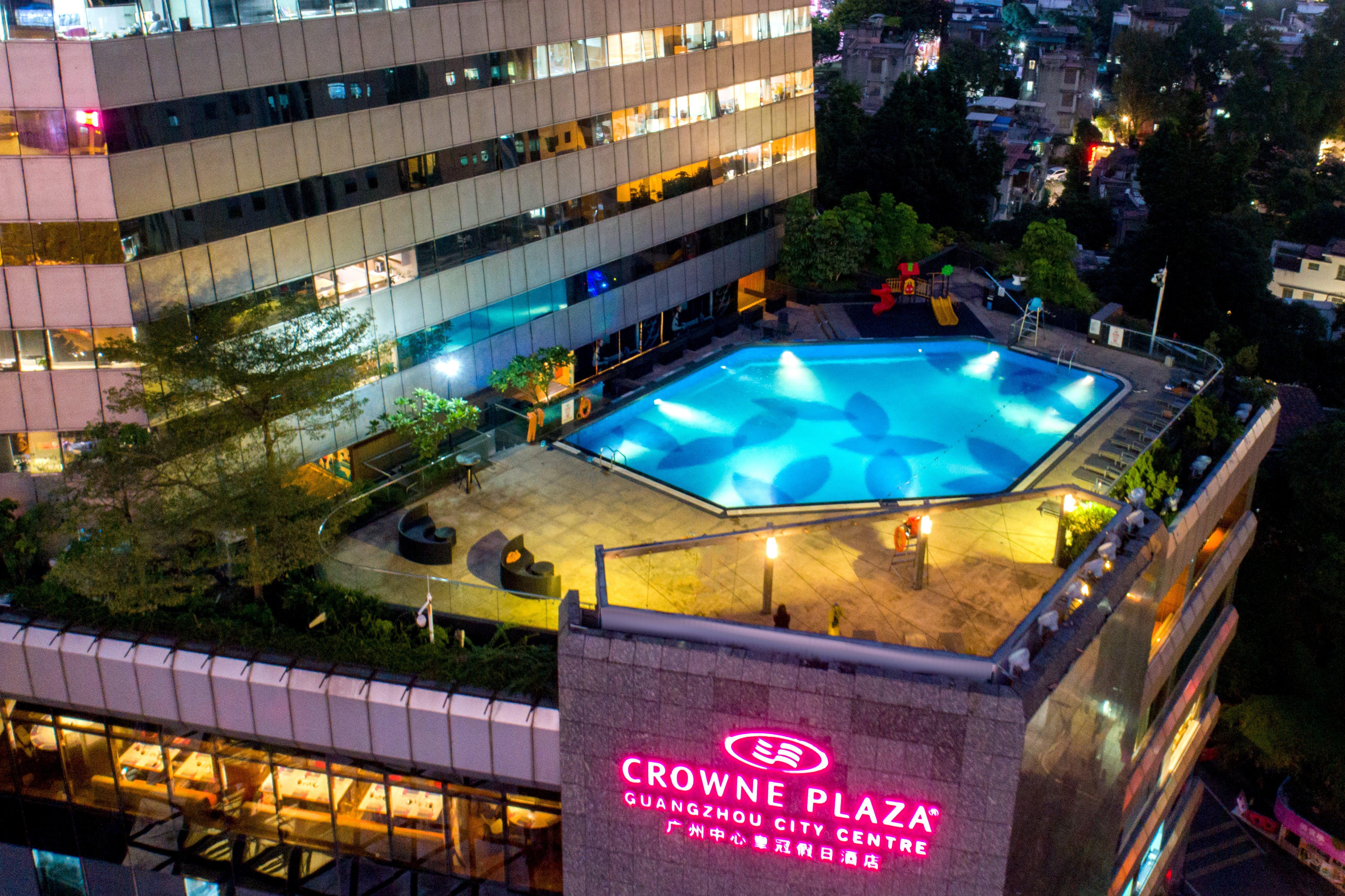 Crowne Plaza Guangzhou City Centre By Ihg - Free Shuttle Between Hotel And Exhibition Center During Canton Fair & Exhibitor Registration Counter Exterior foto The pool at Crown Plaza