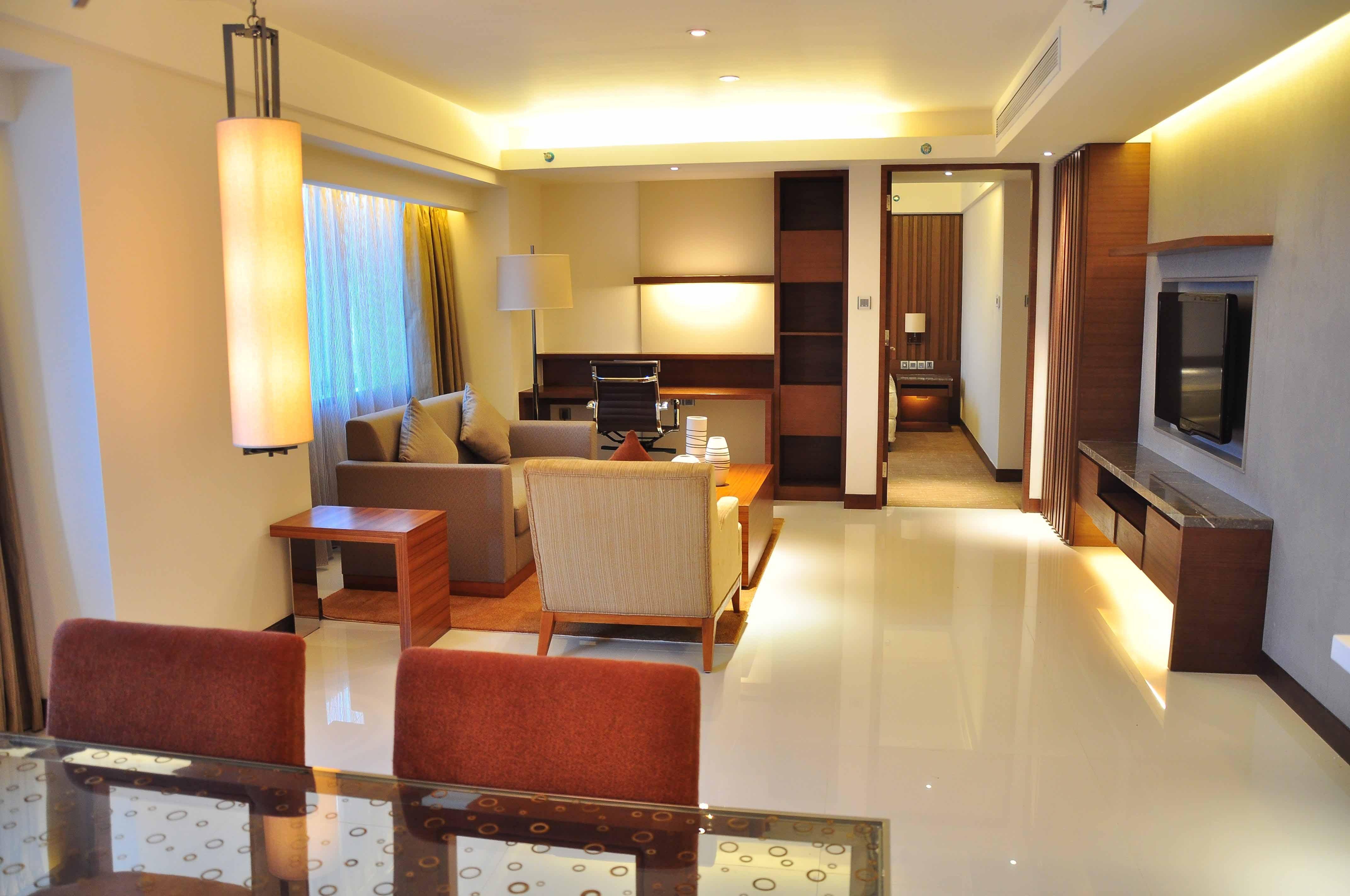 Crowne Plaza Guangzhou City Centre By Ihg - Free Shuttle Between Hotel And Exhibition Center During Canton Fair & Exhibitor Registration Counter Exterior foto A suite at the hotel