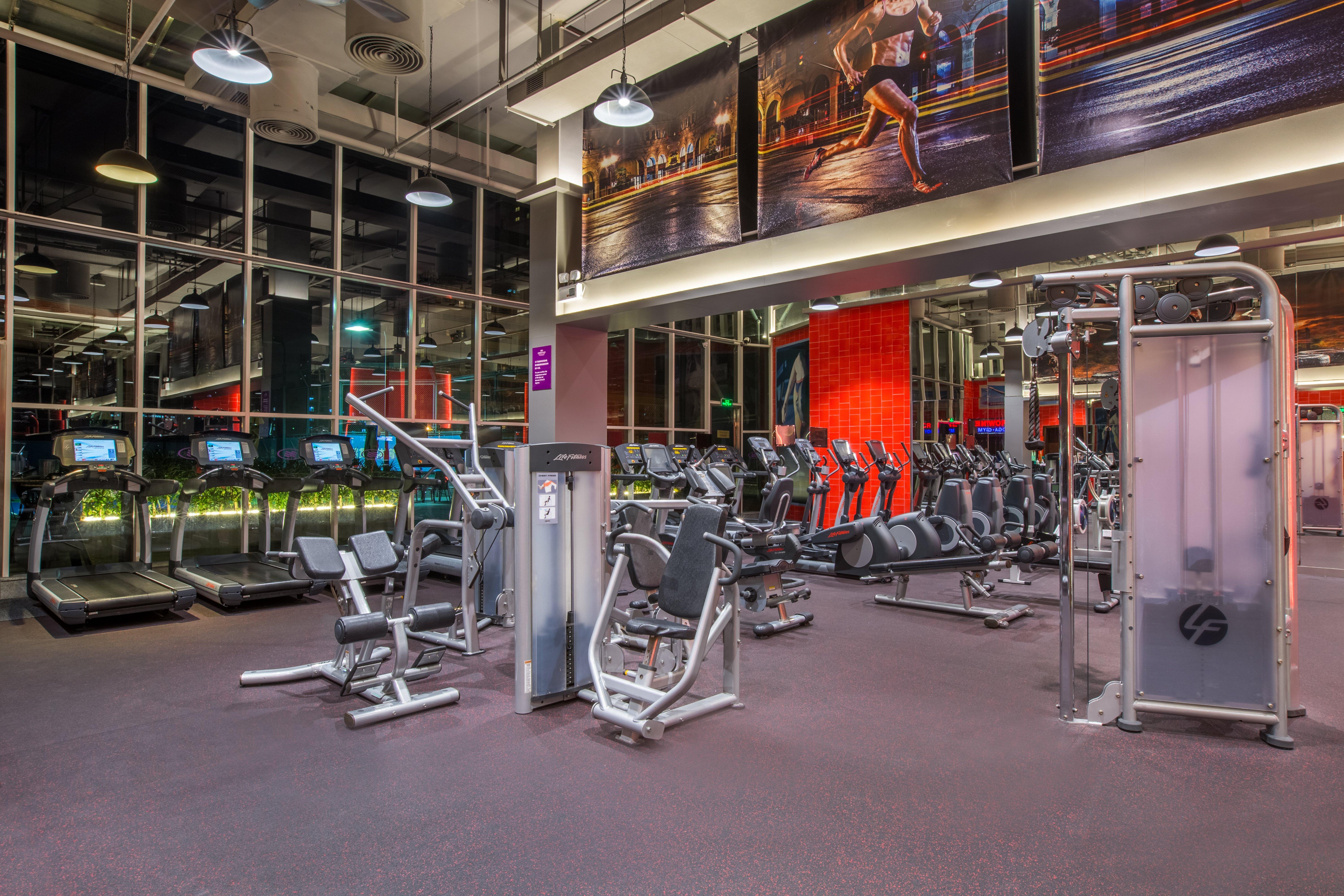 Crowne Plaza Guangzhou City Centre By Ihg - Free Shuttle Between Hotel And Exhibition Center During Canton Fair & Exhibitor Registration Counter Exterior foto The gym at the hotel