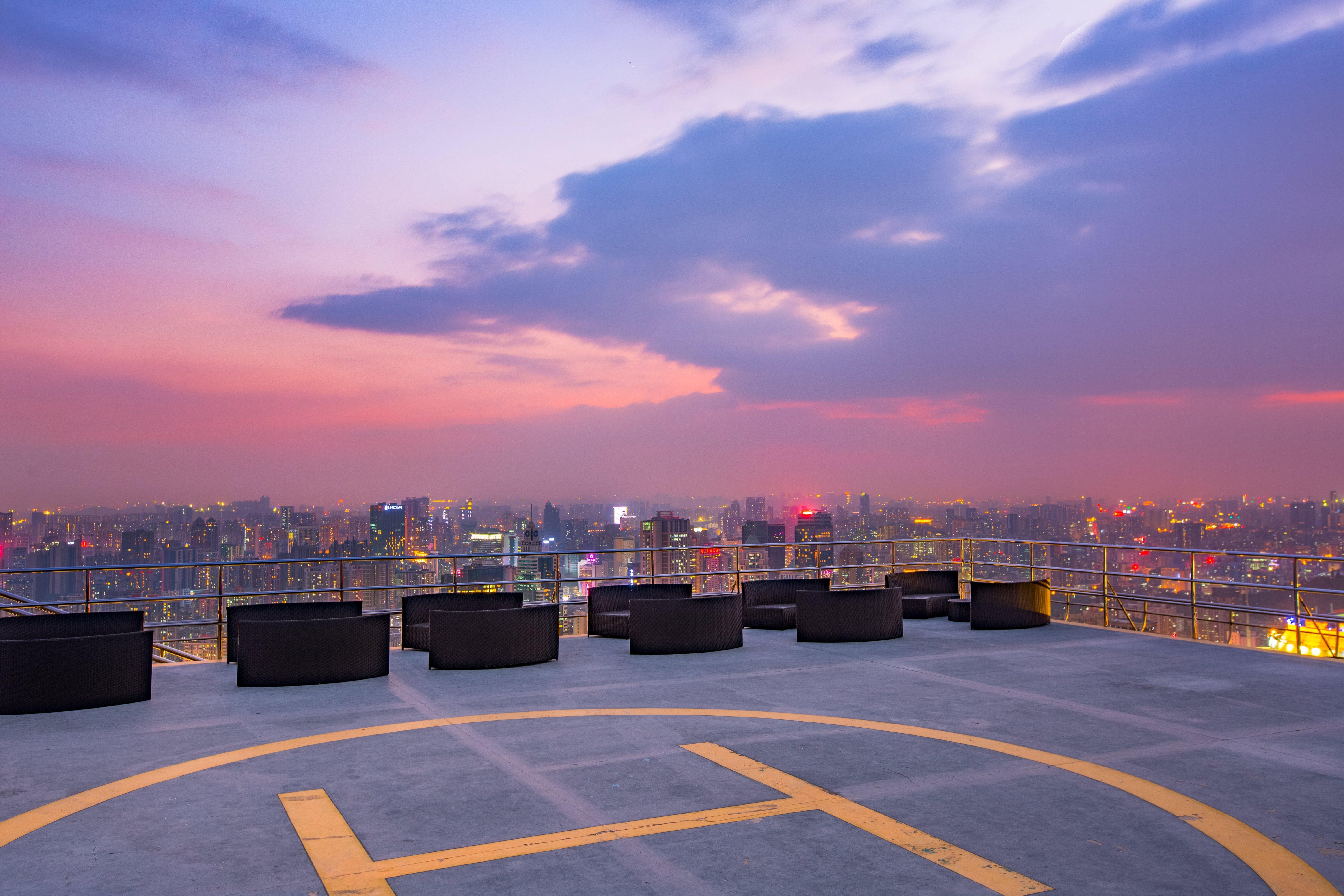 Crowne Plaza Guangzhou City Centre By Ihg - Free Shuttle Between Hotel And Exhibition Center During Canton Fair & Exhibitor Registration Counter Exterior foto Helipad at the top of the building