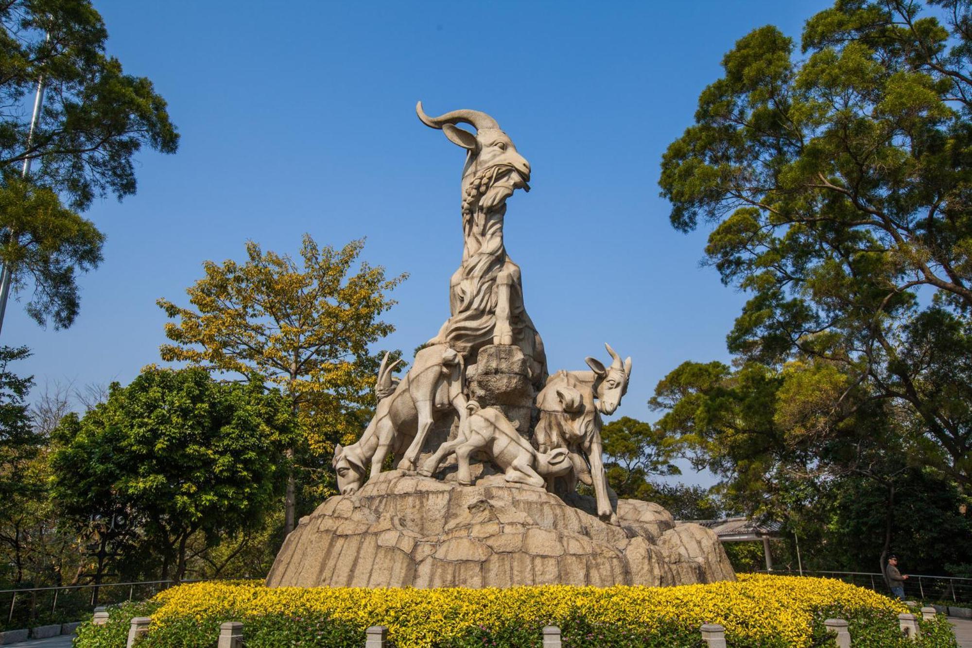 Crowne Plaza Guangzhou City Centre By Ihg - Free Shuttle Between Hotel And Exhibition Center During Canton Fair & Exhibitor Registration Counter Exterior foto The Five Rams statue
